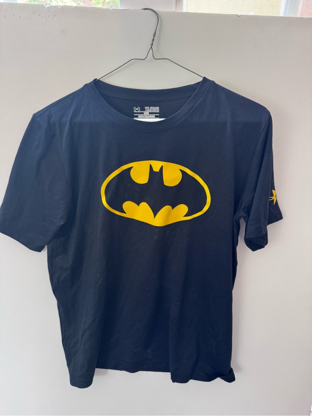 Under Armour Black Short Sleeve Tee Yellow Batman Logo Youth XL Heat Gear
